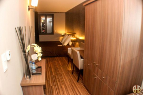 Отель BHB Hotel  Баньоль-Сюр-Сез